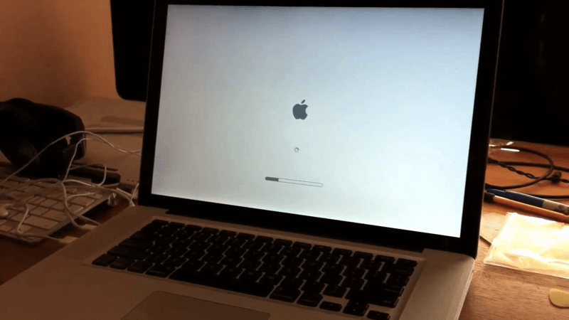 Le MacBook ou l'iMac est bloqué au logo Apple au démarrage